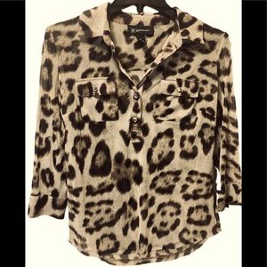 Animal print quarter sleeve dress shirt